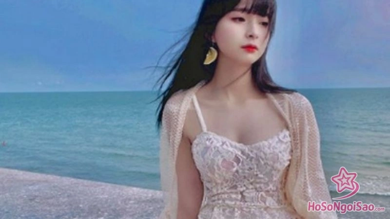 hanh trinh khang dinh vi the trong lang lien quan mobile Mèo 2k4: Hành Trình Từ Nữ Streamer Liên Quân Đến "Ngôi Sao Đa Năng" Của Giới Trẻ Hành trình khẳng định vị thế trong làng Liên Quân Mobile