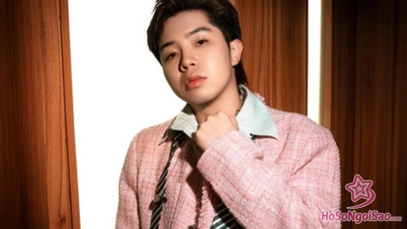 mason nguyen tu dam me underground den san khau chuyen nghiep Mason Nguyễn: Hành Trình Bứt Phá Của Chàng Rapper Đầy Sắc Màu Mason Nguyễn - Từ Đam Mê Underground Đến Sân Khấu Chuyên Nghiệp