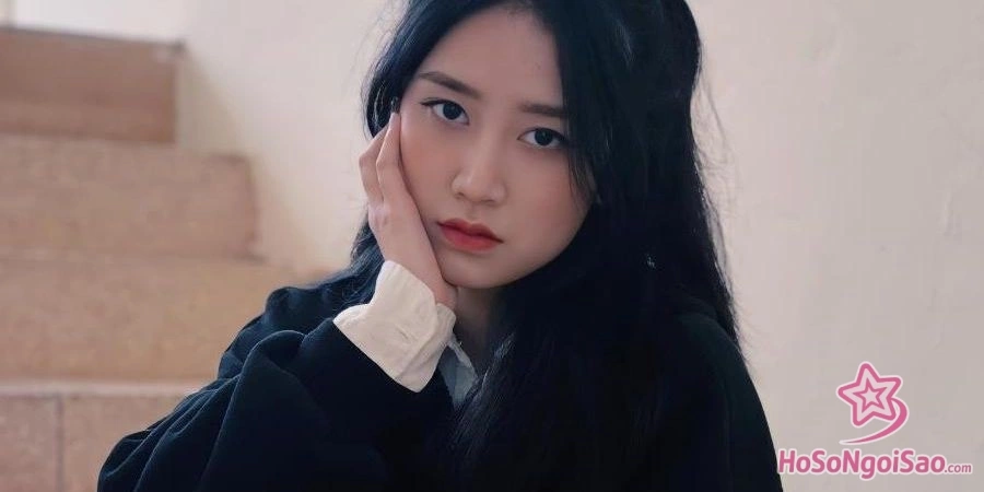 nhung hy sinh tham lang phia sau anh hao quang Quỳnh Moon Là Ai? Hành Trình Từ Bỏ Trường Y Để Chinh Phục Màn Ảnh Của Đỗ Thúy Quỳnh Những hy sinh thầm lặng phía sau ánh hào quang