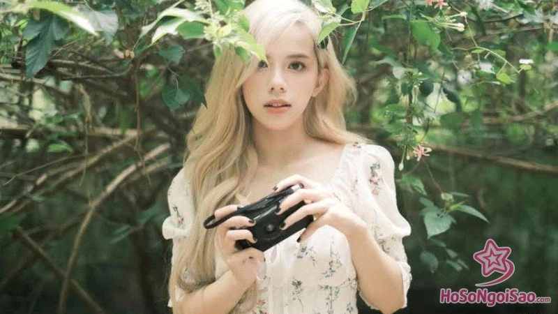 profile chi tiet cua miina nhan sac va hoc van an tuong MiiNa: Hành Trình Từ "Nàng Thơ" GenZ Đến Ca Sĩ Thực Lực Của V-Pop Profile chi tiết của MiiNa: Nhan sắc và học vấn ấn tượng