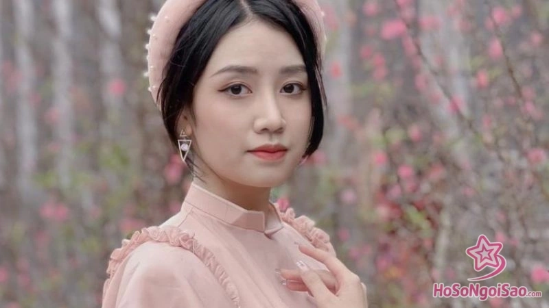 quynh moon la ai quyet dinh tao bao tu bo truong y vi dam me Quỳnh Moon Là Ai? Hành Trình Từ Bỏ Trường Y Để Chinh Phục Màn Ảnh Của Đỗ Thúy Quỳnh Quỳnh Moon là ai? Quyết định táo bạo từ bỏ trường Y vì đam mê