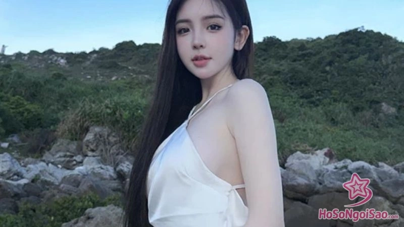 su lot xac tu nu sinh nho nhan den hot teen tran huyen chau Trần Huyền Châu Là Ai? Hành Trình Trưởng Thành Của "Búp Bê Tiểu Học" Xứ Sơn La Sự lột xác từ nữ sinh nhỏ nhắn đến Hot Teen Trần Huyền Châu
