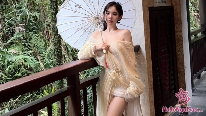 tran huyen chau la ai nguon goc danh xung bup be tieu hoc Trần Huyền Châu Là Ai? Hành Trình Trưởng Thành Của "Búp Bê Tiểu Học" Xứ Sơn La Trần Huyền Châu là ai? Nguồn gốc danh xưng "Búp bê tiểu học"