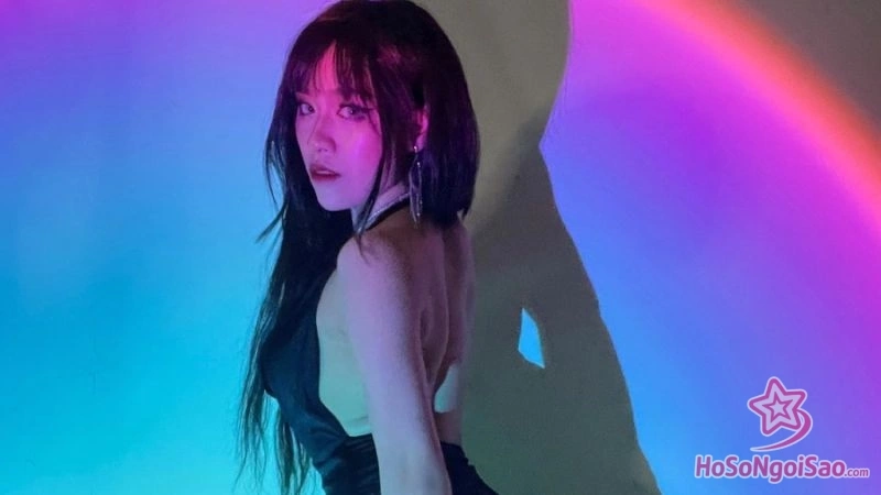 tu dam me vu dao den nu hoang bien hinh Trà Đặng Là Ai? Giải Mã "Cơn Sốt" Mang Tên Dancer Tea Trong Giới TikToker Từ đam mê vũ đạo đến "Nữ hoàng biến hình"