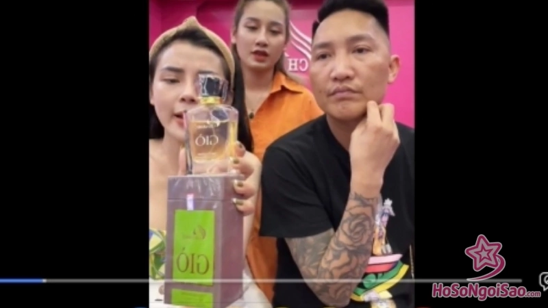 huan hoa hong va hoat dong kinh doanh online Huấn Hoa Hồng là ai? Tiểu sử, đời tư và những ồn ào mới nhất của Bùi Xuân Huấn Huấn Hoa Hồng và hoạt động kinh doanh online