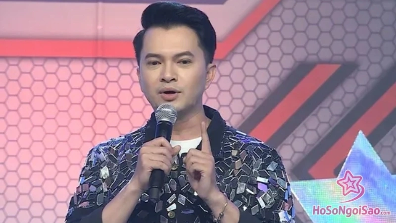 nam cuong trong vai tro dien vien va mc Nam Cường là ai? Tiểu sử, sự nghiệp và đời tư của nam ca sĩ “Bay Giữa Ngân Hà” Nam Cường trong vai trò diễn viên và MC