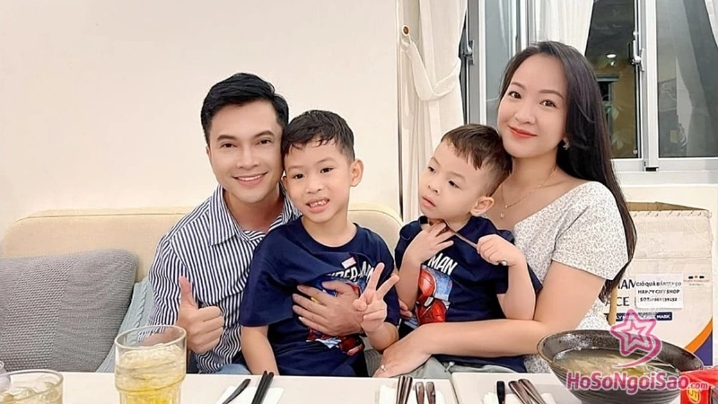 tieu su ca si nam cuong Nam Cường là ai? Tiểu sử, sự nghiệp và đời tư của nam ca sĩ “Bay Giữa Ngân Hà” Tiểu sử ca sĩ Nam Cường
