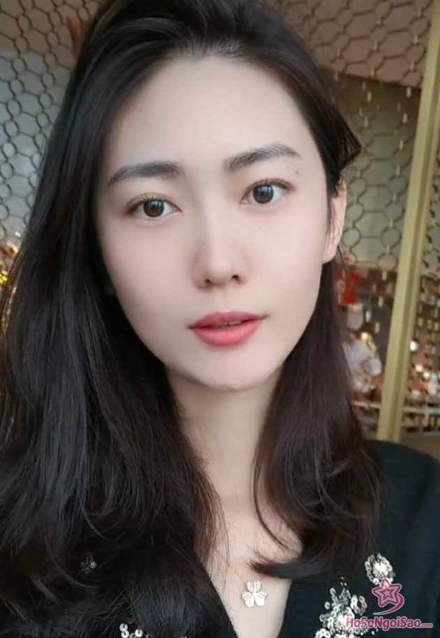 tong tran tran la ai Tống Trân Trân là ai? Mỹ nhân họ Tống tung video thân mật với chủ tịch hơn 26 tuổi GÂY BÃO mạng xã hội Tống Trân Trân là ai?
