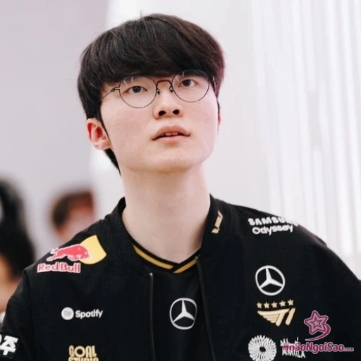 Faker là ai? Tiểu sử Quỷ Vương Lee Sang-hyeok của T1 đến game được bổ nhiệm làm trung sĩ cảnh sát Hàn Quốc