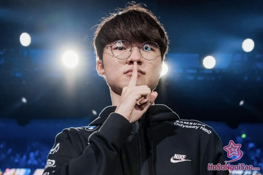 hall of legends va vi the dac biet cua faker Faker là ai? Tiểu sử Quỷ Vương Lee Sang-hyeok của T1 đến game được bổ nhiệm làm trung sĩ cảnh sát Hàn Quốc Hall of Legends và vị thế đặc biệt của Faker