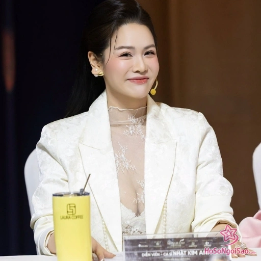 Nhật Kim Anh là ai? Từ ca sĩ, diễn viên đến hiện tượng meme quảng cáo cà phê
