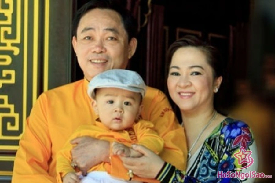 chong nguyen phuong hang la ai Nguyễn Phương Hằng là ai? Tiểu sử CEO Đại Nam và những dấu mốc đáng chú ý Chồng Nguyễn Phương Hằng là ai?
